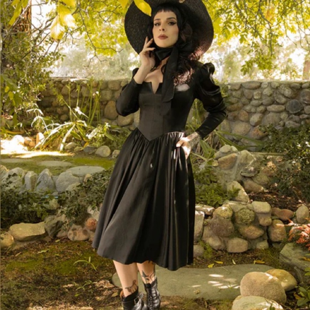 Le Femme En Noir Cottage Witch Dress Black Japanese Satin BNWT